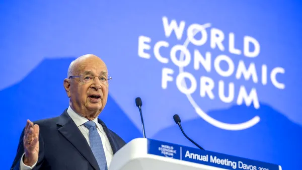 Klaus Schwab, fondatorul „Forumului economic mondial”, este ANCHETAT. Acesta e acuzat de deturnare de fonduri și abuzuri asupra angajaților