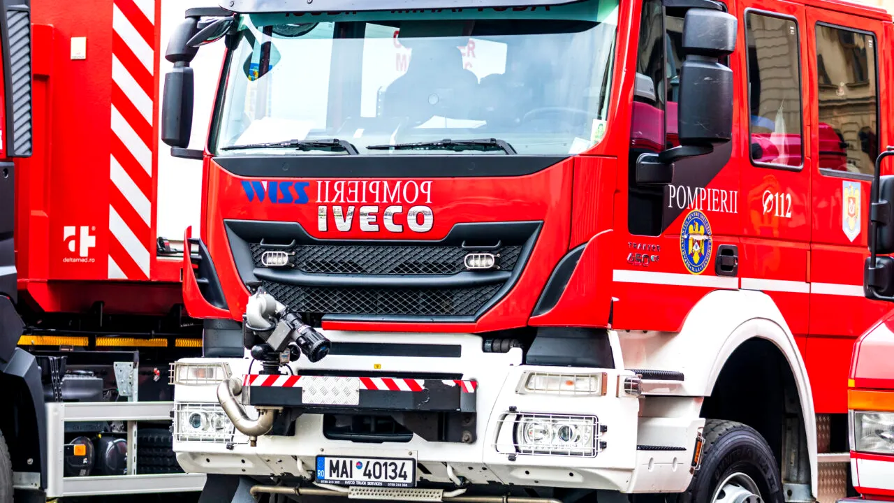 Incendiu la Palatul Cercului Militar Național din București. O persoană a suferit arsuri