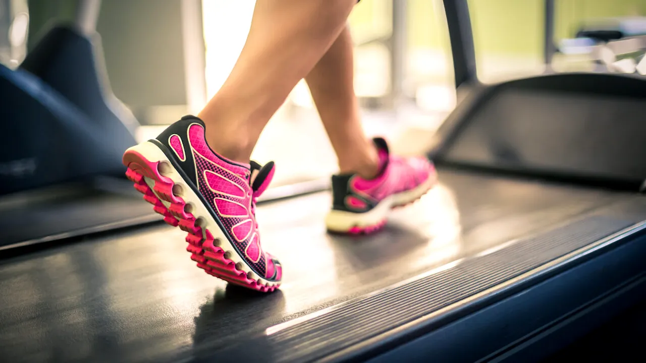 (P) Bandă de alergare pentru acasă – antrenamente inteligente și tehnologie avansată