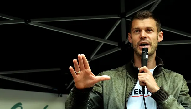 Cât este amenda dacă eşti prins furând o pereche de ochelari de soare în Norvegia. Un POLITICIAN a păţit ruşinea