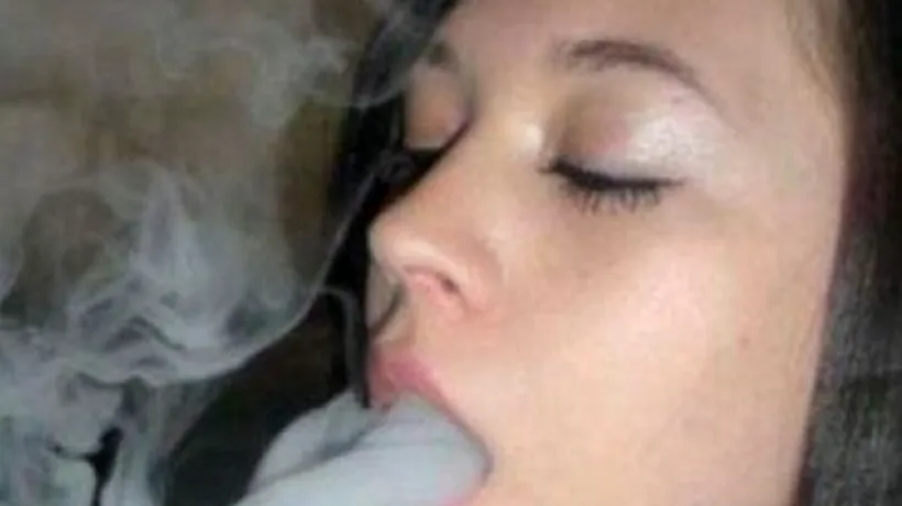 FOTO. Tânără fumătoare devenită celebră pe Internet