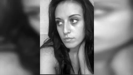 O fată de numai 17 ani a fost ucisă de prietenul ei cu mai multe lovituri de cuțit. Bărbatul a fost găsit spânzurat într-o magazie