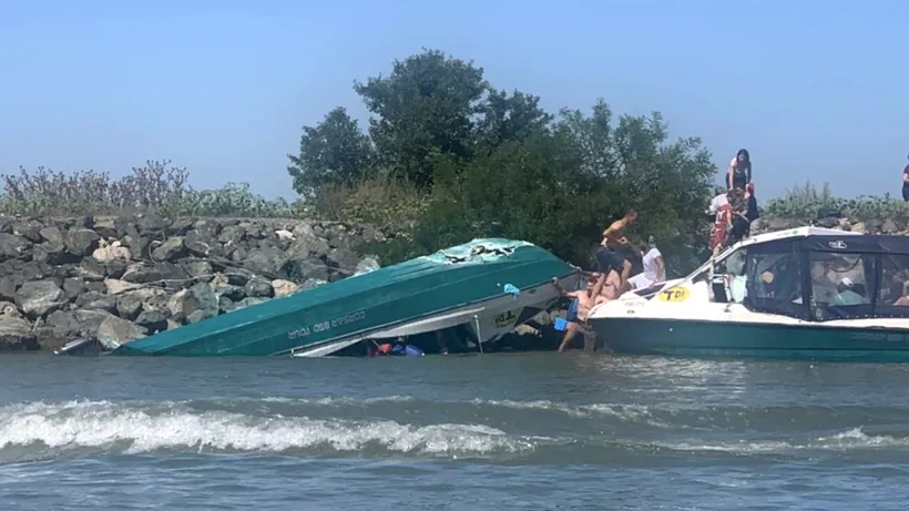 Accident naval în județul Tulcea.  O barcă plină cu pasageri s-a răsturnat în Delta Dunării