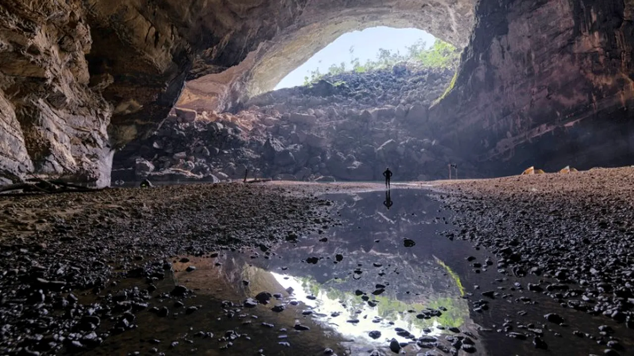 Spectacolul incredibil al naturii. Peștera ideală pentru turiștii îndrăzneți