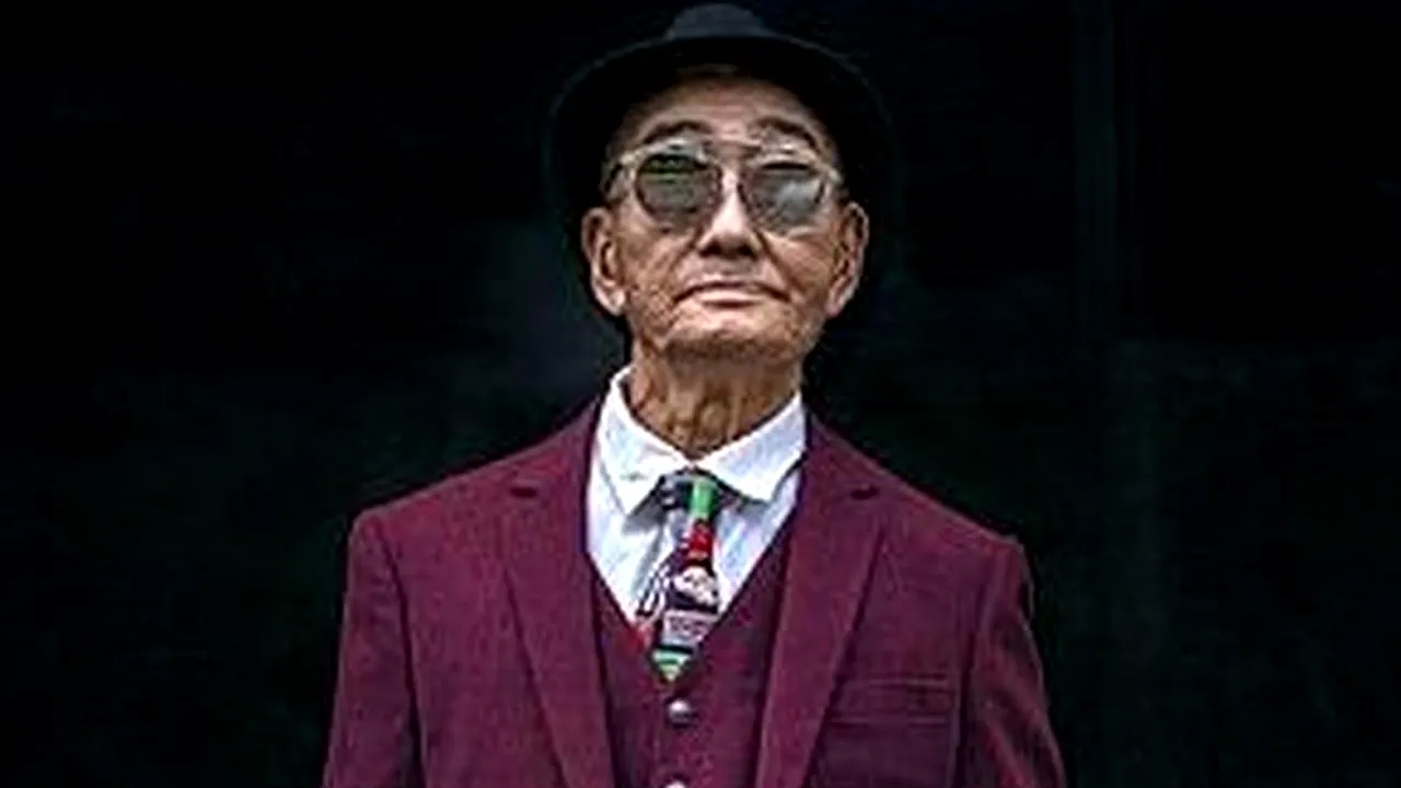 Toată lumea a încercat să afle vârsta acestui bărbat din China. În ce ipostaze a fost fotografiat
