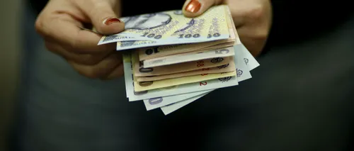 Câți bani au economisit românii în 2012 comparativ cu anul trecut