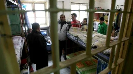 Mama unui italian ARESTAT în România se plânge de condițiile în care stă fiul său: „Face duș o dată pe săptămână”