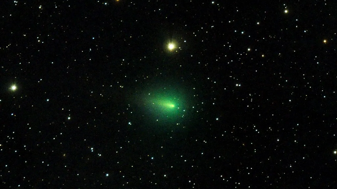 Cometă verde, vizibilă pe cerul nopții. Ultima dată s-a întâmplat asta în Epoca de Piatră