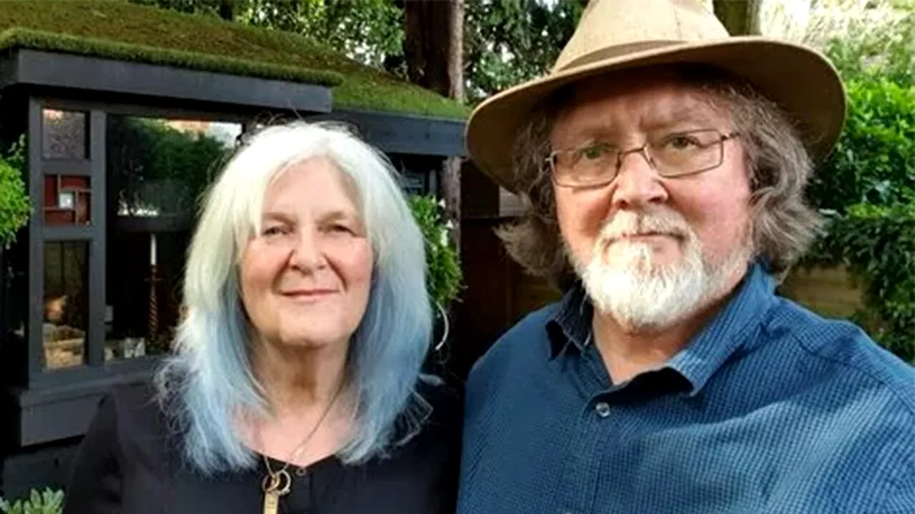 Mai rar așa ceva! Ce și-a construit pensionarul din imagine, în grădina casei. Vecinii sunt ULUIȚI