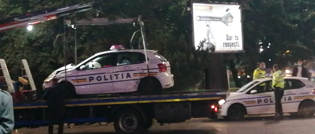 Accident în Vrancea. Un agent de poliție a făcut praf mașina de intervenție după ce a intrat într-un cap de pod din beton