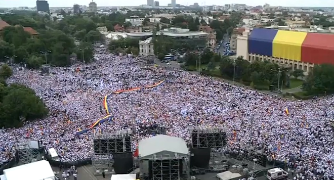 Peste 70.000 de oameni adunați la mitingul din Piața Victoriei
