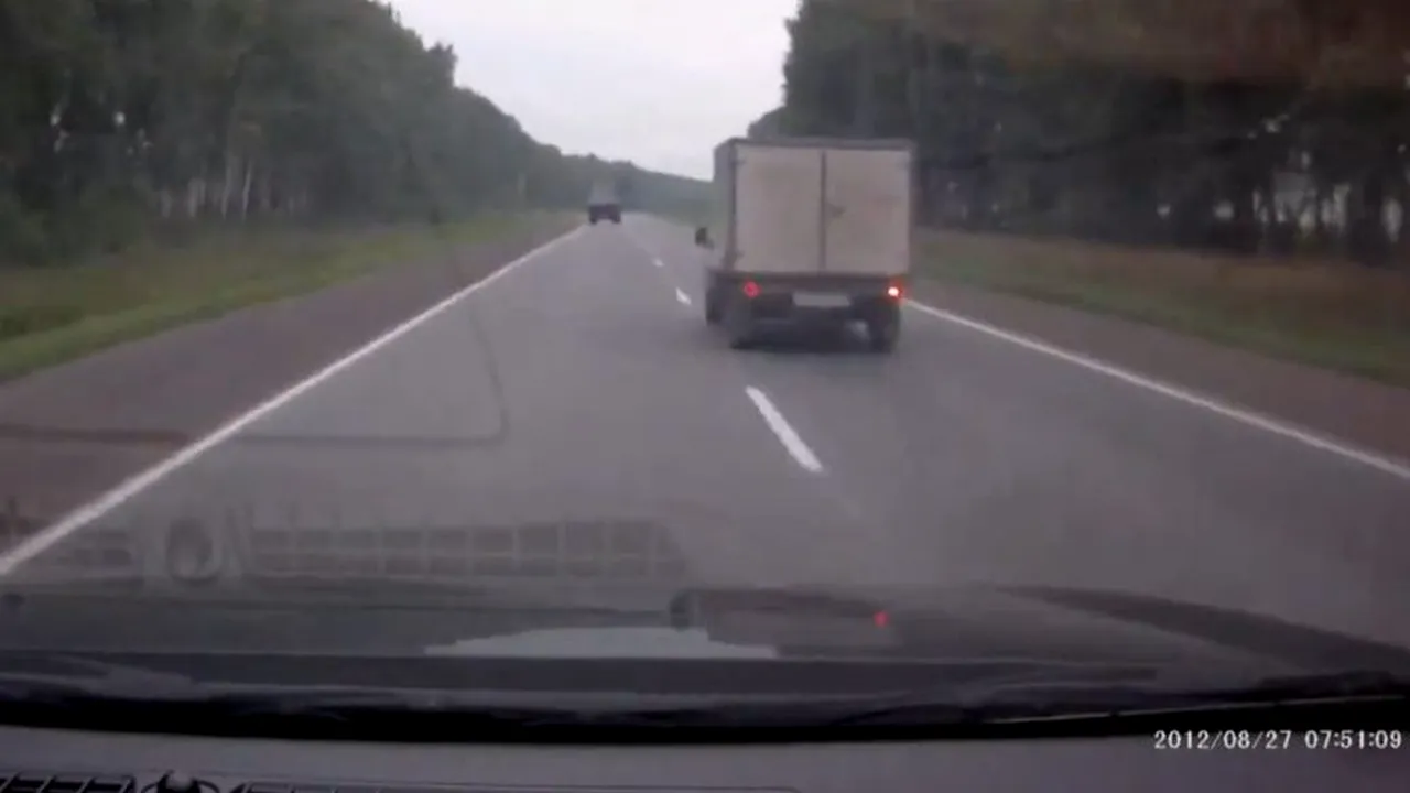 Chestionare auto. În care dintre situații depășirea este interzisă?