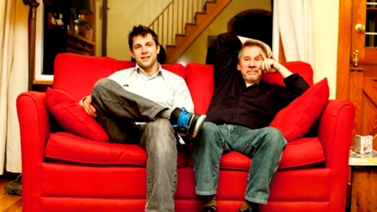 STUDIU. Jumătate dintre tinerii adulți din Europa locuiesc cu părinții lor