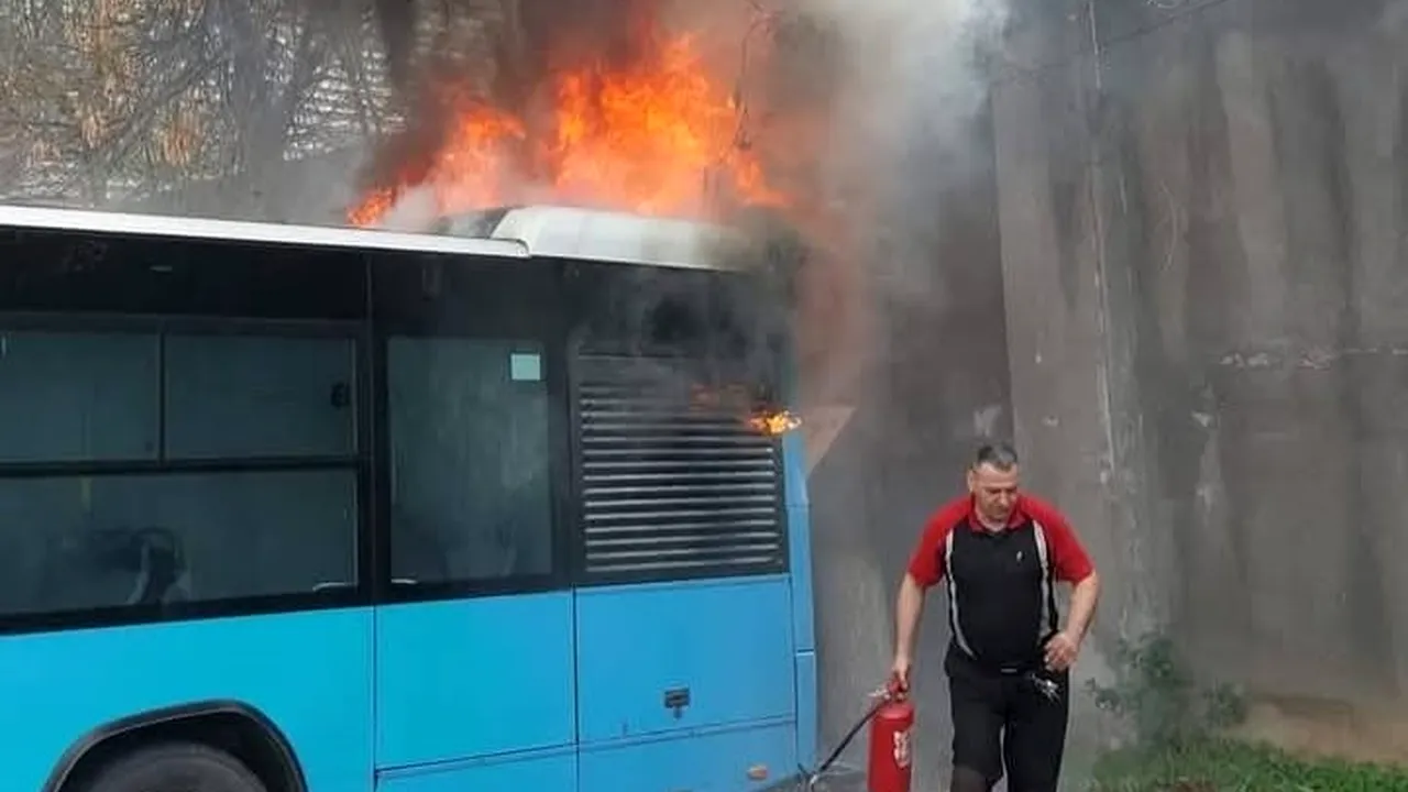 Un autobuz Otokar a luat foc în Autobaza Nordului din București. Șoferii STB au intervenit cu stingătoare