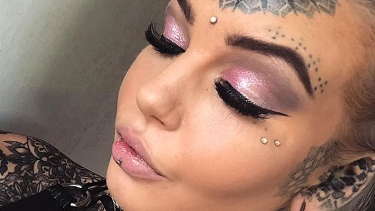 Una dintre cele mai tatuate femei din lume a trecut la nivelul următor: Mi-am tatuat ochii, dar aproape că am rămas oarbă / Cum arată tânăra - FOTO / VIDEO
 