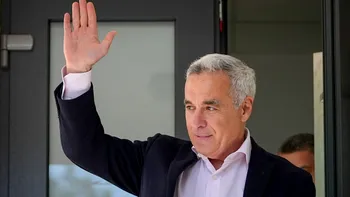 Simpatizanții lui Călin Georgescu îl așteaptă să apară la proces. Câteva zeci s-au strâns în fața Judecătoriei Sectorului 1