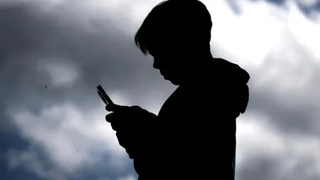 Generația Scroll, adio TikTok? Franța pregătește lovitura de grație pentru rețelele sociale