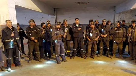 Zece dintre protestatarii mineri care au rămas blocați în subteran în Hunedoara au ajuns la spital
