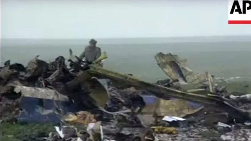 IMAGINI DE ARHIVĂ. Înregistrarea VIDEO realizată de Associated Press la locul tragediei de la Balotești. 59 de oameni au murit în cea mai mare catastrofă aviatică din România