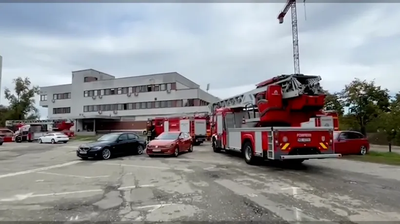 UPDATE | Alarmă de incendiu la Spitalul Județean din Timișoara. Zeci de pompieri se află la fața locului