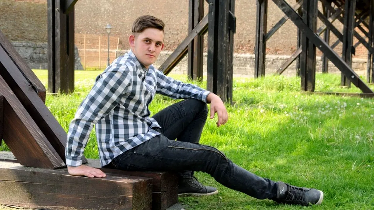 El este șoferul BĂUT, în vârstă de 19 ani, care a ucis trei tineri care mergeau pe marginea DN1, în județul Alba. De cât timp avea permis auto