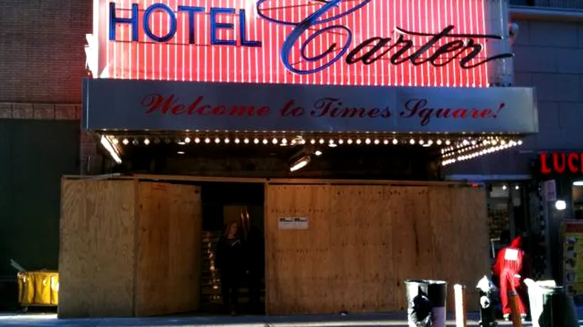GALERIE FOTO - Cel mai murdar, dar și cel mai bine poziționat hotel din New York, ar putea fi vândut cu 180 de milioane de dolari