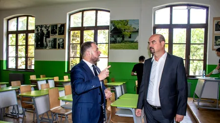 Sună CLOPOȚELUL! Rareș Hopincă, prefectul Municipiului București, ședință de lucru și inspecție în școli pentru începerea noului an școlar