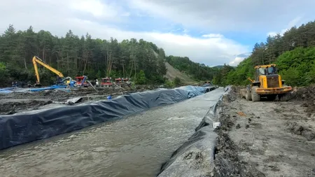 Experți din patru țări au ajuns la Praid. Care este PERICOLUL major după dezastru / Peste 50.000 de oameni, fără acces la apă potabilă