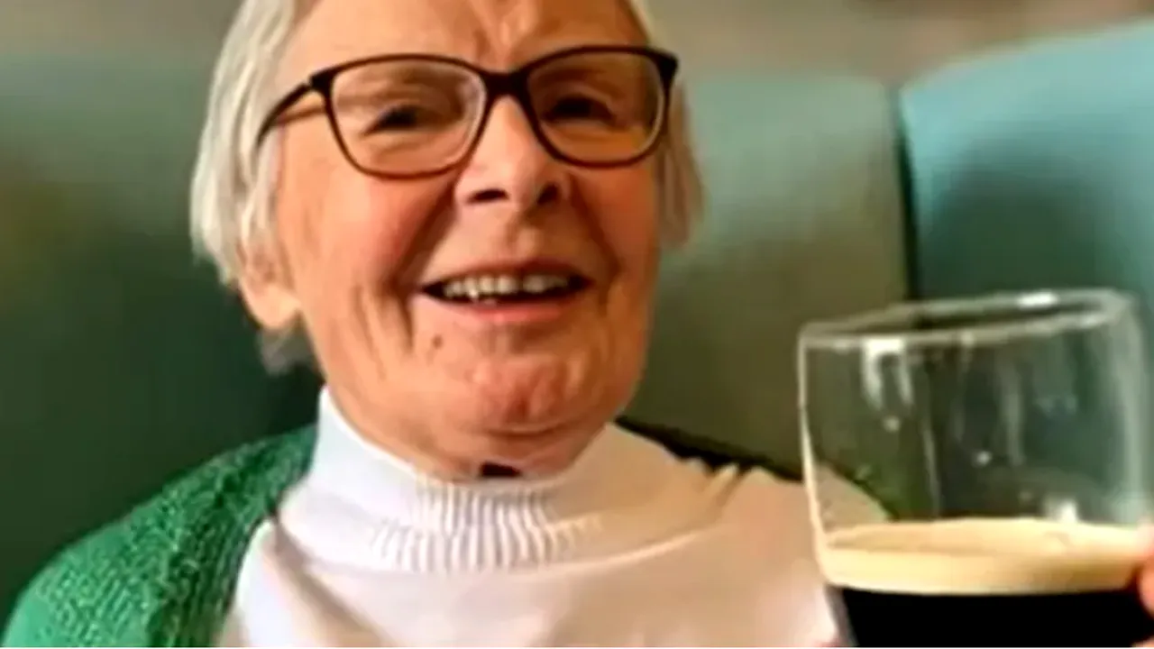 Kathleen Hennings, din Anglia, are 105 ani și dezvăluie secretele longevității sale. Deciziile care i-au marcat existența