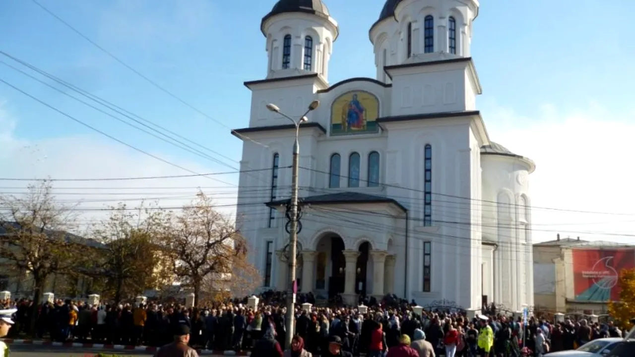 Slujbele religioase ar putea fi interzise! Ce implică propunerea DSP în ce privește comercializarea şi consumul produselor alimentare în spații închise?!