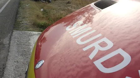 Doi danezi, răniți într-un accident în Bistrița după ce mașina în care se aflau a lovit un cap de pod