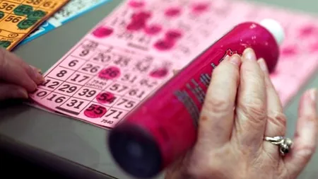 O bunică a fost săltată de polițiști în fața săli de BINGO, după o percheziție sumară. „Domnule polițist, da, sunt vinovată!