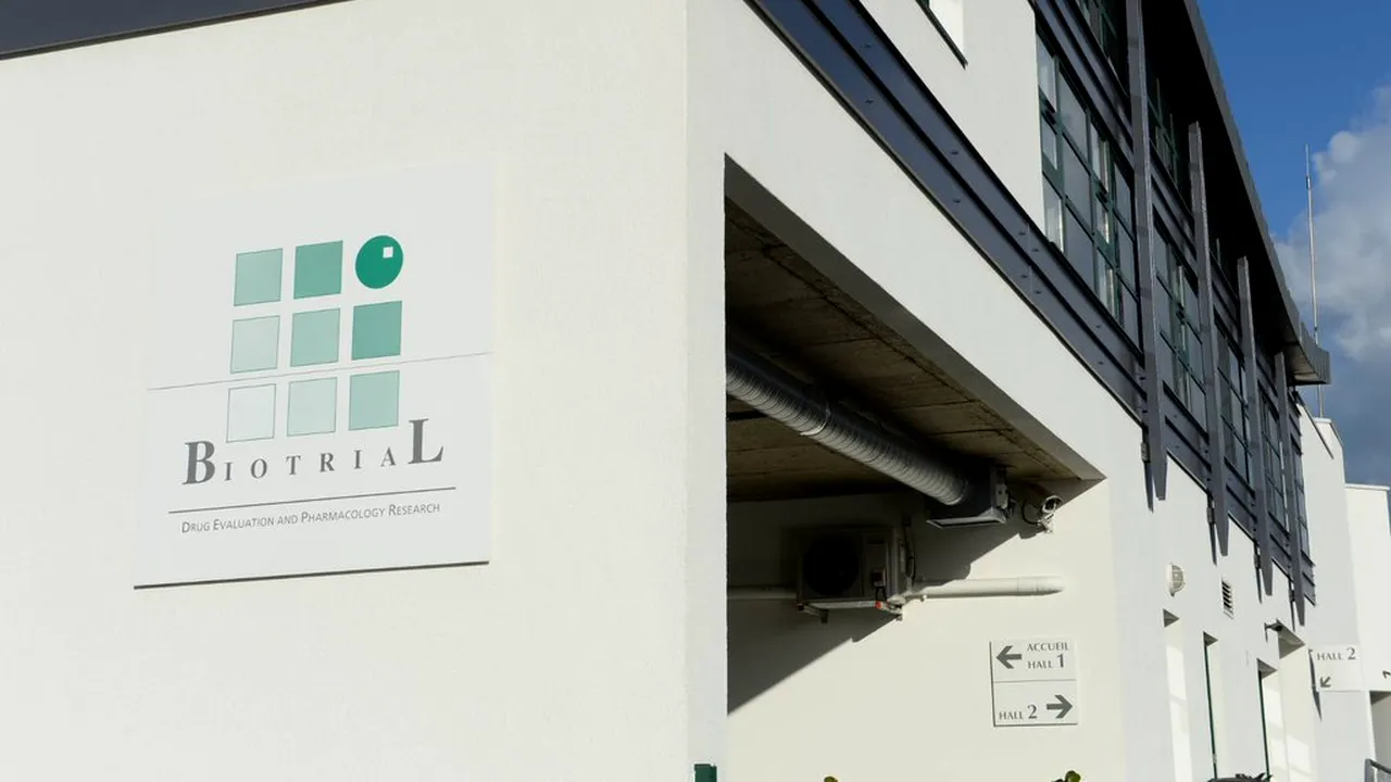 A acceptat să fie testat un medicament pe el și acum este în moarte cerebrală. Alți cinci francezi, internați în stare gravă