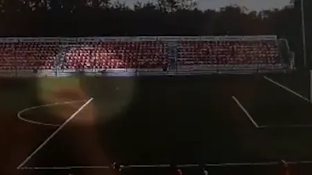 VIDEO. Momentul în care un tânăr fotbalist este lovit de fulger. Băiatul a suferit arsuri grave