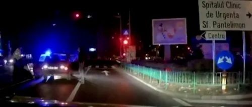 VIDEO. Un șofer băut care și-a urcat cu forța prietena și copilul în mașină a fost prins de polițiști cu ajutorul unui taximetrist