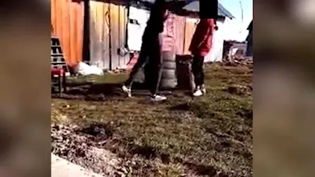 Minoră însărcinată, bătută cu biciul și pusă în genunchi de fostul concubin, pentru a-i jura „credință” - FOTO / VIDEO