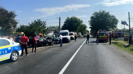 A fost activat planul roșu de intervenție! Un microbuz în care se aflau copii, implicat într-un accident rutier