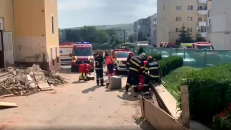 CLUJ: Tavanul unui imobil aflat în reabilitare s-a prăbușit peste muncitori