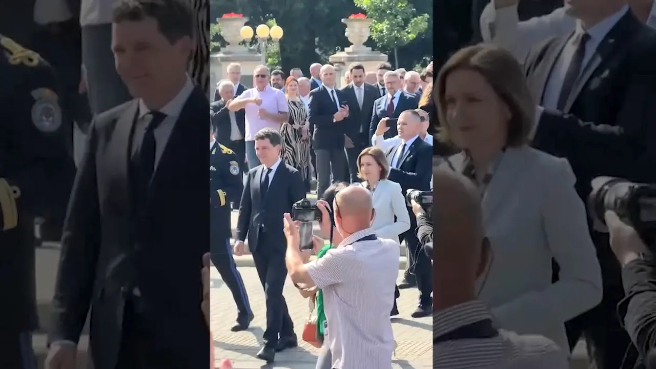 Nicușor Dan, baie de mulțime la CHIȘINĂU. Moldovenii i-au scandat numele și au făcut fotografii cu el