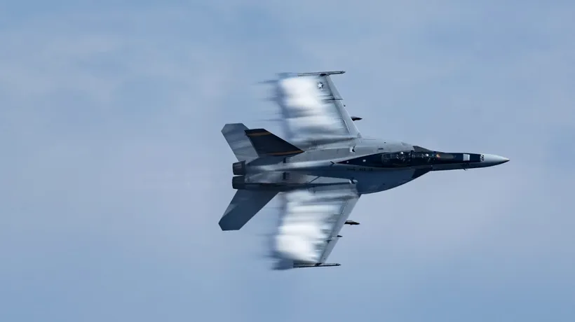 Șapte persoane au fost rănite după ce un avion militar  F/A-18 Super Hornet s-a prăbușit într-un parc național din California