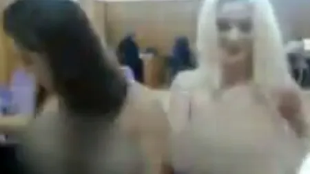 Scandal în Republica Moldova: mai multe tinere au fost prinse că făceau videochat în bibliotecă și cafenea