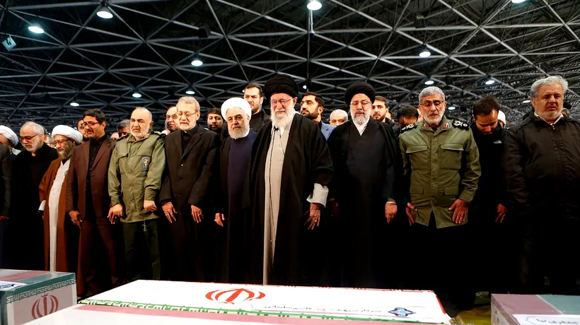 Liderul suprem al Iranului a plâns peste sicriul generalului Soleimani