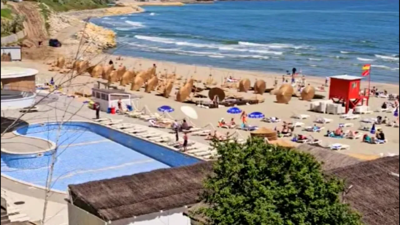 De pe PLAJĂ la POLIȚIE. Minivacanță cu scandal pe litoral. Bătaie cu pumnii și picioarele între turiști