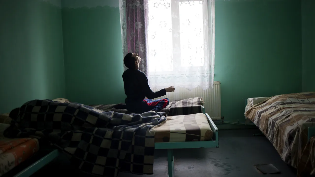 Denunț în cazul Centrului de la Măciuca: pacienții cu dizabilități mintale sunt legați de paturi, trăiesc în sărăcie extremă