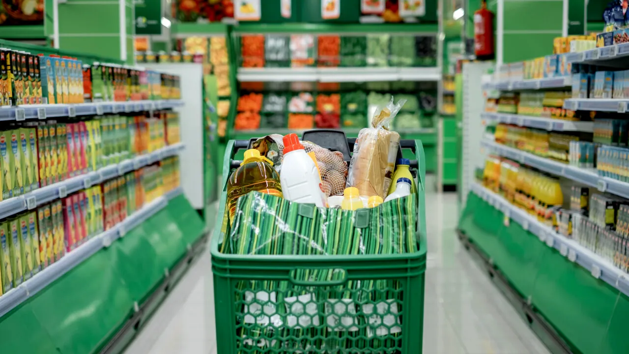 Cât de scumpe vor fi sărbătorile pentru români în 2025. Cu cât a scăzut puterea de cumpărare