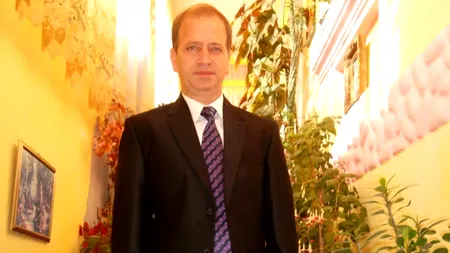 Primarul din Argeș care A DAT FOC primăriei a revenit în funcție și mulțumește divinității: „Dumnezeu nu te lasă la greu”