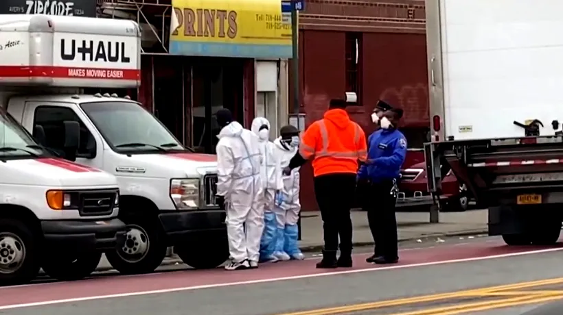 VIDEO. Camioane pline cu cadavre descoperite în New York. „Trecătorii au văzut scurgeri și s-au plâns de miros”