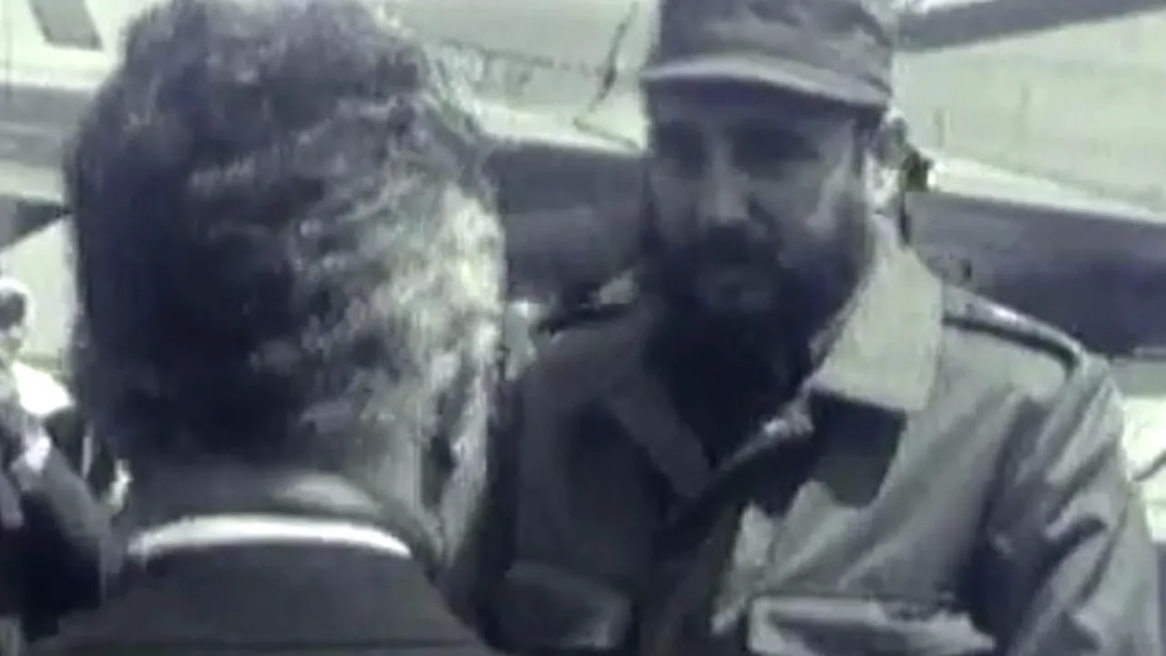 Imagini de arhivă: Fidel Castro în vizită la București, întâmpinat de Nicolae Ceaușescu