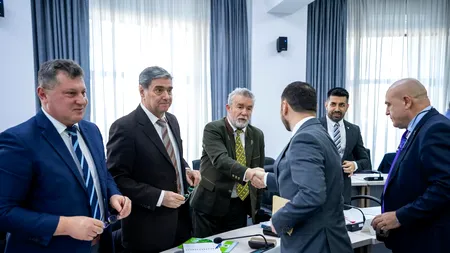 Ultimatum-ul lui Mircea Fechet, cu mâna pe pix: 