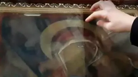 O icoană cu Maica Domnului care LĂCRIMEAZĂ, motiv de scandal la Constanța. TĂNĂSESCU: Credincioșii n-au de ce să se simtă ÎNȘELAȚI